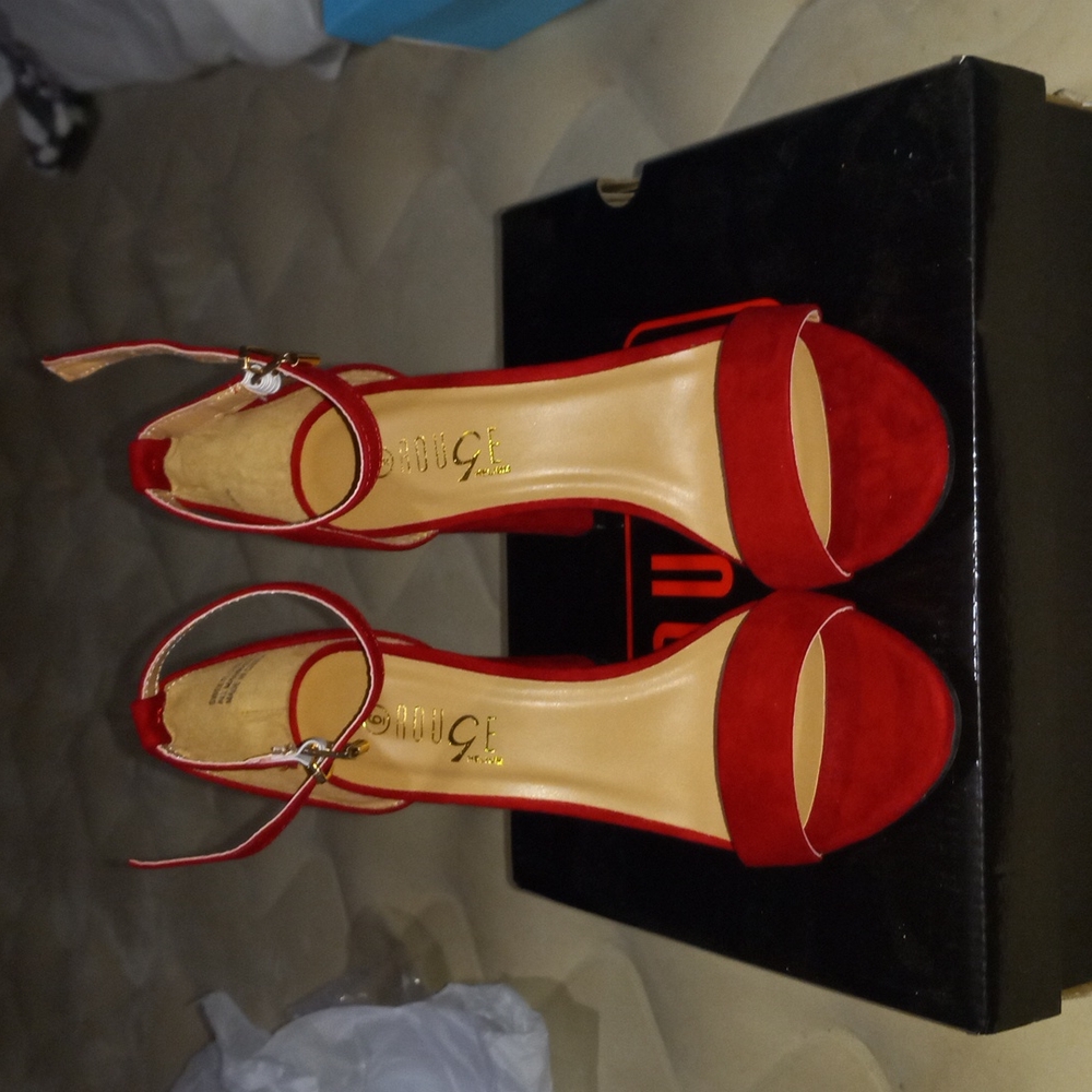 Shoes - Picture 4 of 4